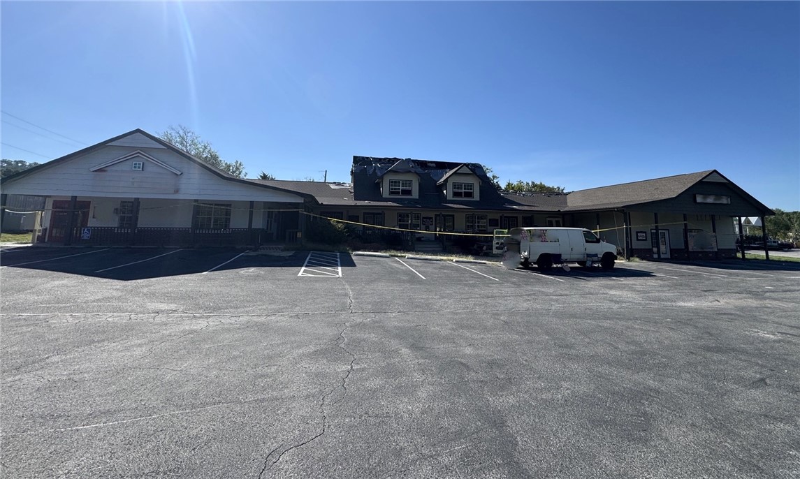 233 E Main St, Farmington, AR 72730