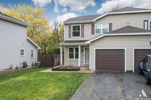 521 Milton Dr, Naperville, IL, 60563-3310 | Card Image