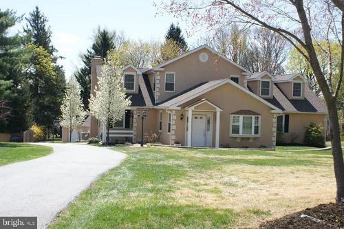 204 W Conestoga Rd, DEVON, PA, 19333-1404 | Card Image