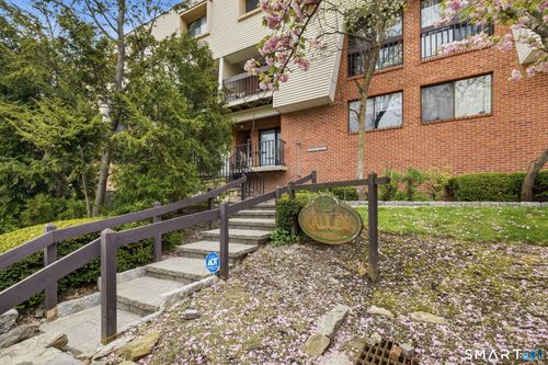 207-1 Valley Rd, Stamford, CT, 06902-2846 | Card Image