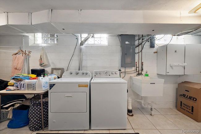 Laundry Room | Image 28