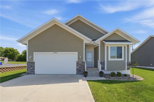 22503 Vincent St, Peculiar, MO, 64078-9311 | Card Image