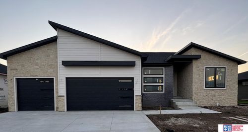 3520 Tree Line Dr, Lincoln, NE, 68516-6123 | Card Image
