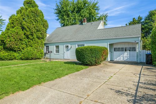 41 Chase Ln, Levittown, NY, 11756-1046 | Card Image