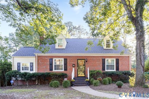5211 W Grace St, Richmond, VA, 23226-1101 | Card Image