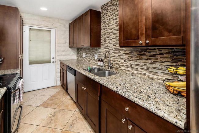 4 - 2544 Navarra Dr, Townhouse with 2 bedrooms, 2 bathrooms and 1 parking in Carlsbad CA | Image 11