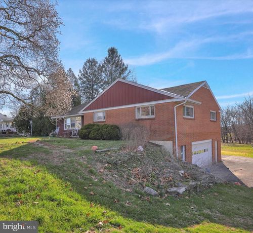 2460 Honeysuckle Ln, LANCASTER, PA, 17603-9541 | Card Image