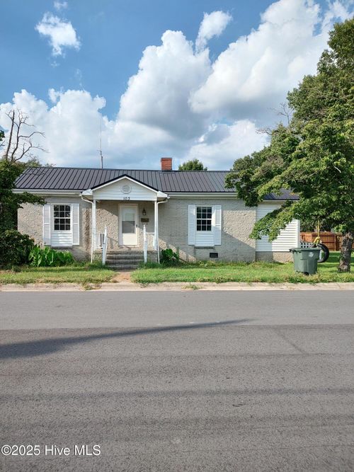 103 E James St, La Grange, NC, 28551-1739 | Card Image