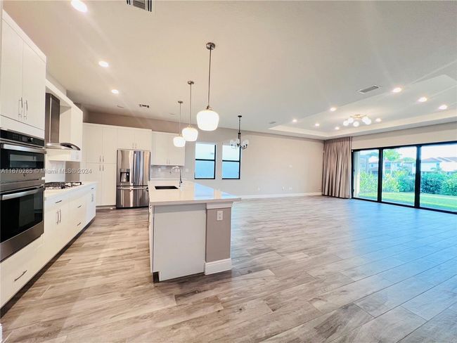 12070 - 12070 N Baypoint Cir, House other with 3 bedrooms, 2 bathrooms and null parking in Parkland FL | Image 4