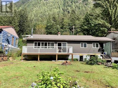 75 Highland Dr, House other with 3 bedrooms, 1 bathrooms and null parking in Ocean Falls BC | Image 1