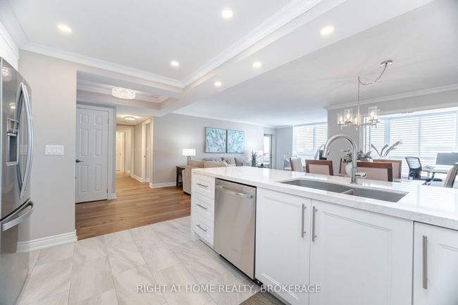 1106 - 442 Maple Ave, Condo with 3 bedrooms, 2 bathrooms and null parking in Burlington ON | Image 20