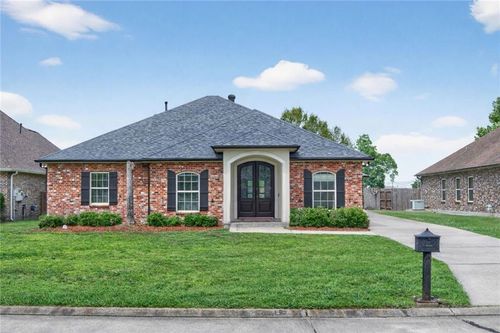 252 D Olivier St, Belle Chasse, LA, 70037-2062 | Card Image