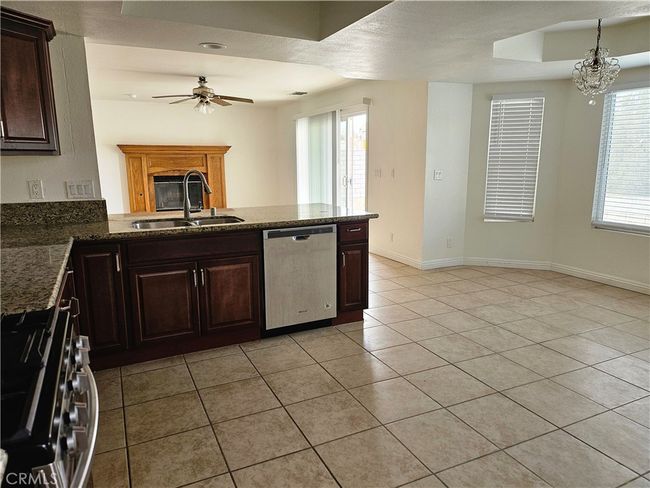 27600 Silver Lakes Pkwy, House other with 4 bedrooms, 3 bathrooms and 2 parking in Helendale CA | Image 11