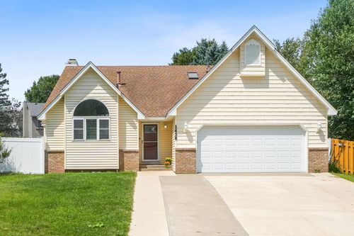 1438 Corral Ln, Woodbury, MN, 55125-9174 | Card Image