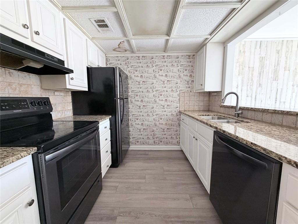 Residential Lease in Oakwood 4