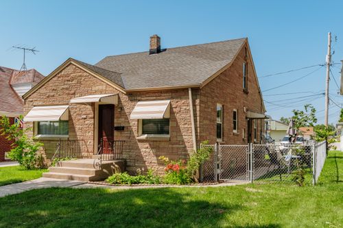 2520 W Morgan Ave, Milwaukee, WI, 53221-1441 | Card Image
