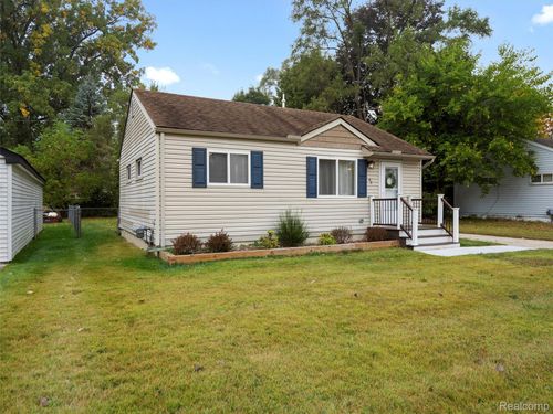 43 Doremus Ave, Waterford, MI, 48328-2814 | Card Image