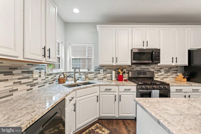 8754 Grantham Ct, House other with 3 bedrooms, 4 bathrooms and null parking in BRISTOW VA | Image 12