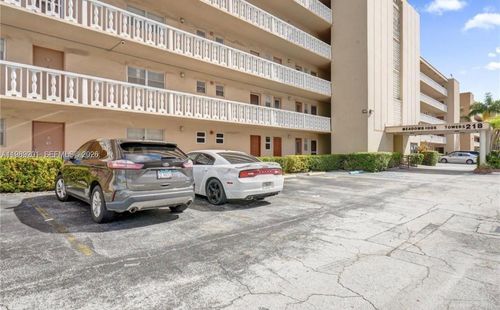apt-302-218 Ne 12th Ave, Hallandale Beach, FL, 33009-4522 | Card Image