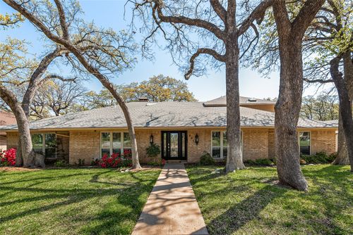 805 Crowley Rd, Arlington, TX, 76012-2808 | Card Image