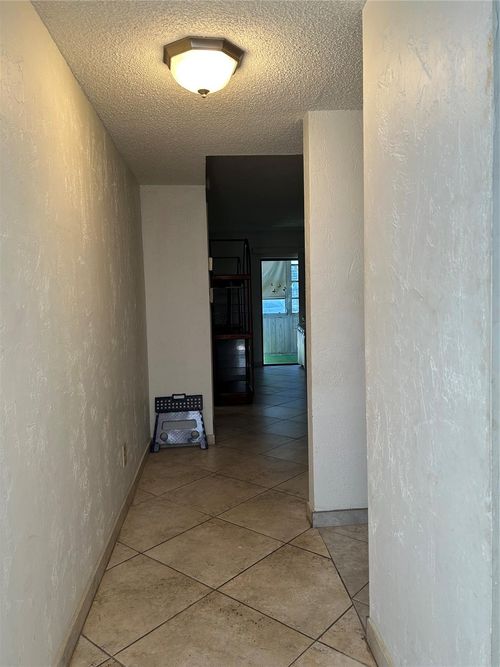 apt-106-4000 Nw 44th Ave, Lauderdale Lakes, FL, 33319-4848 | Card Image