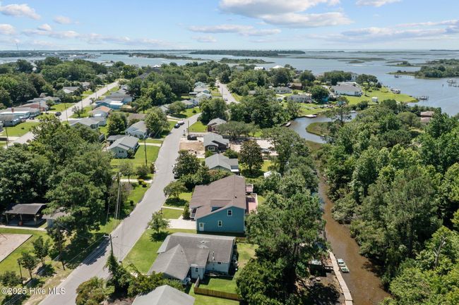 639 W Shore Dr, House other with 5 bedrooms, 4 bathrooms and 2 parking in Swansboro NC | Image 8