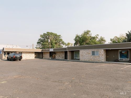 992 W Idaho, Ontario, OR, 97914 | Card Image