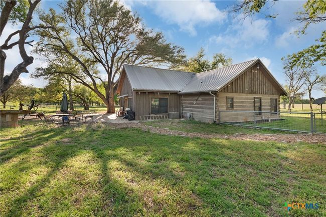 92 N Us Highway 281, Home with 3 bedrooms, 2 bathrooms and null parking in Lampasas TX | Image 5