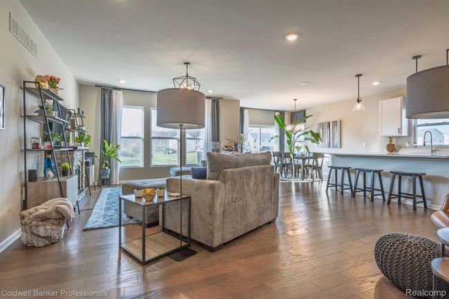 open concept floor plan | Image 11