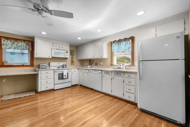 6 Garden St, House other with 3 bedrooms, 2 bathrooms and 3 parking in Woburn MA | Image 6