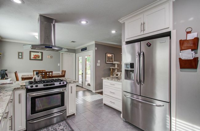 9818 Emnora Ln, House other with 4 bedrooms, 2 bathrooms and 2 parking in Houston TX | Image 17