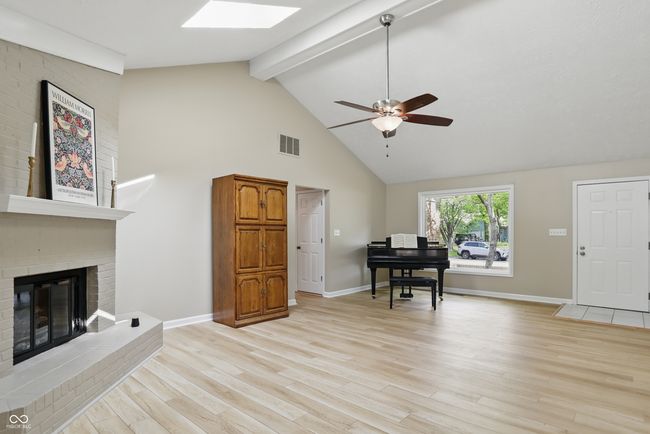 8218 San Carlos Ct, House other with 3 bedrooms, 2 bathrooms and null parking in Indianapolis IN | Image 8