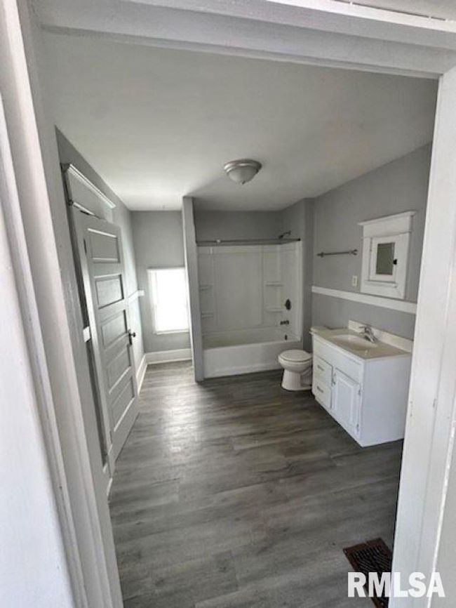 1321 W 13 Th St, House other with 4 bedrooms, 1 bathrooms and null parking in Davenport IA | Image 7