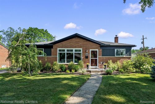 16996 Elizabeth St, Beverly Hills, MI, 48025-5400 | Card Image