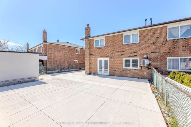 28 Sawmill Rd, House attached with 4 bedrooms, 3 bathrooms and 3 parking in North York ON | Image 39