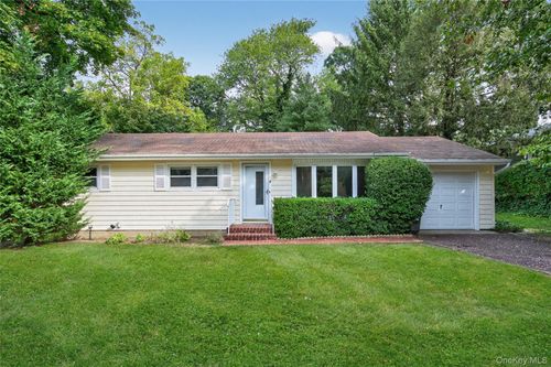 4 King St, Glenwood Landing, NY, 11547-3010 | Card Image