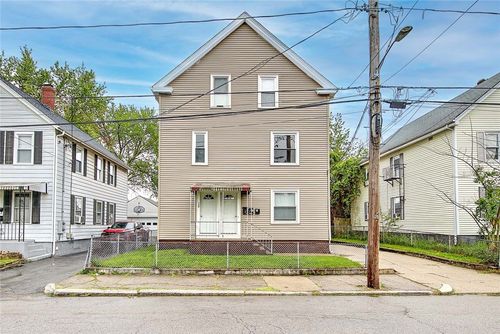 1st-139 Hunts Ave, Pawtucket, RI, 02861-2372 | Card Image