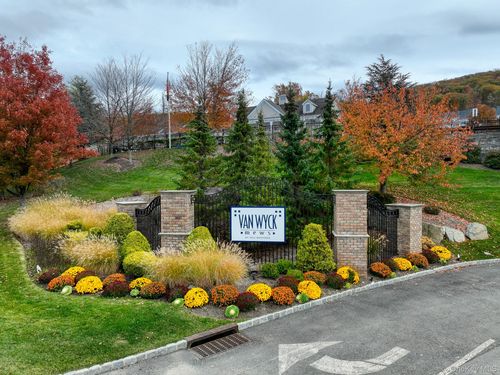 919 Saratoga Ln, Fishkill, NY, 12524-4944 | Card Image