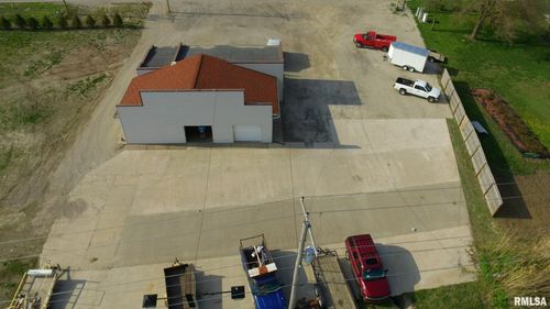 17960 Great River Rd, Pleasant Valley, IA, 52767-1206 | Card Image
