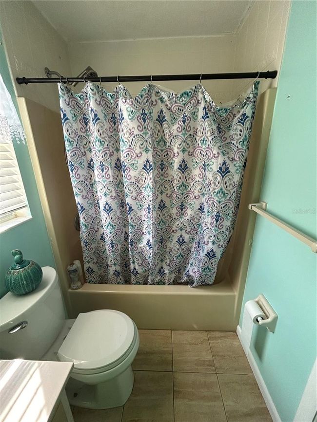 guest bath | Image 10