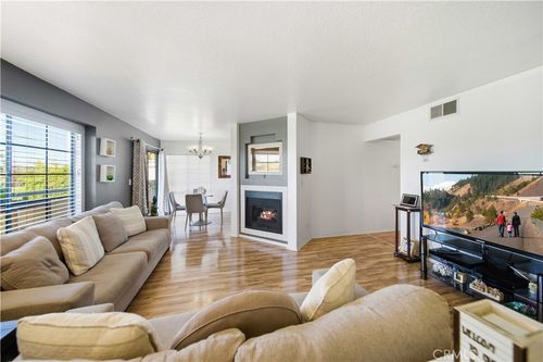441-18111 Erik Ct, Canyon Country, CA, 91387-4909 | Card Image