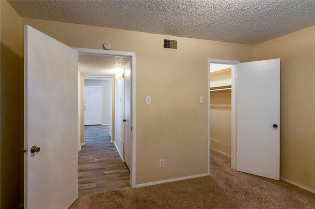 411 S Dooley St, Condo with 10 bedrooms, 5 bathrooms and 8 parking in Grapevine TX | Image 39