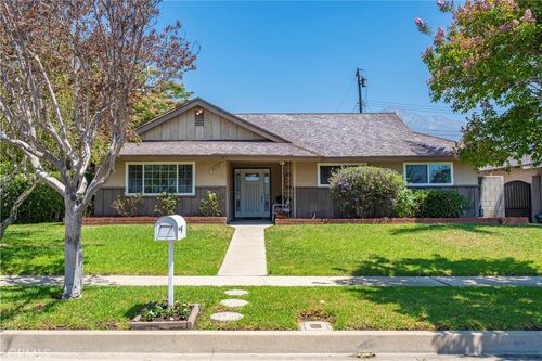 8630 Holly St, Rancho Cucamonga, CA, 91701-4518 | Card Image