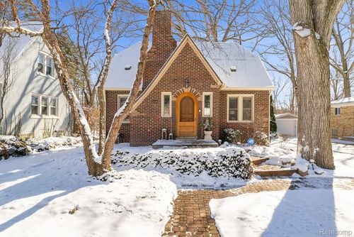 2179 Avondale St, Sylvan Lake, MI, 48320-1711 | Card Image