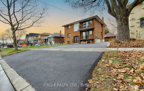 3-246 Delta St, Etobicoke, ON, M8W4E9 | Card Image