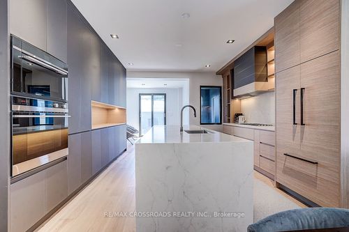 133 Yarmouth Rd, Toronto, ON, M6G1X3 | Card Image