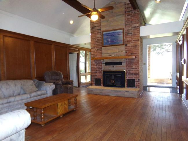 1931 Bruno Rd, Home with 4 bedrooms, 3 bathrooms and null parking in Schulenburg TX | Image 6