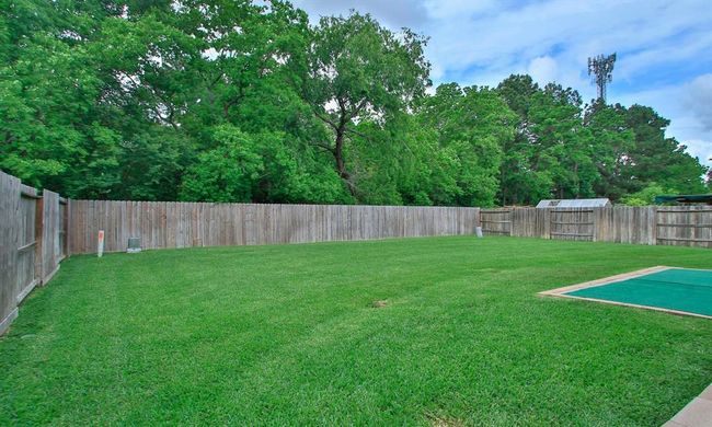 Enjoy added privacy and lovely views provided from the greenbelt behind. | Image 27
