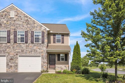 284 S Village Cir, PALMYRA, PA, 17078-8778 | Card Image