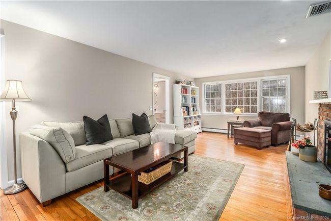 Living Room | Image 9